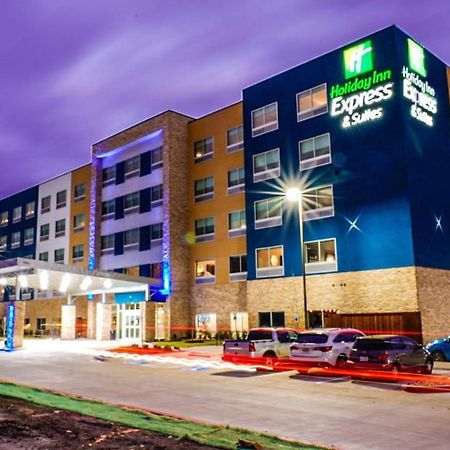 Holiday Inn Express & Suites - Dallas Market Center, An Ihg Hotel Exterior photo